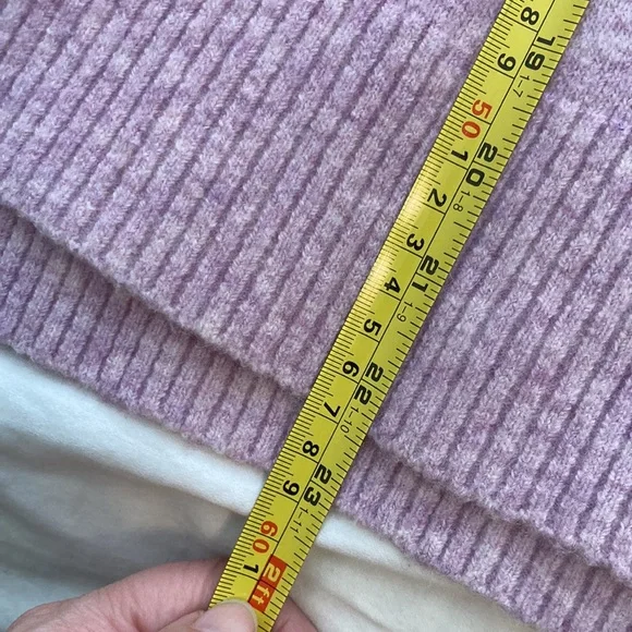 J.Crew | Medium | Super Soft Wool Alpaca Blend Lavender V-Neck Split Hem Sweater - Picture 9 of 10